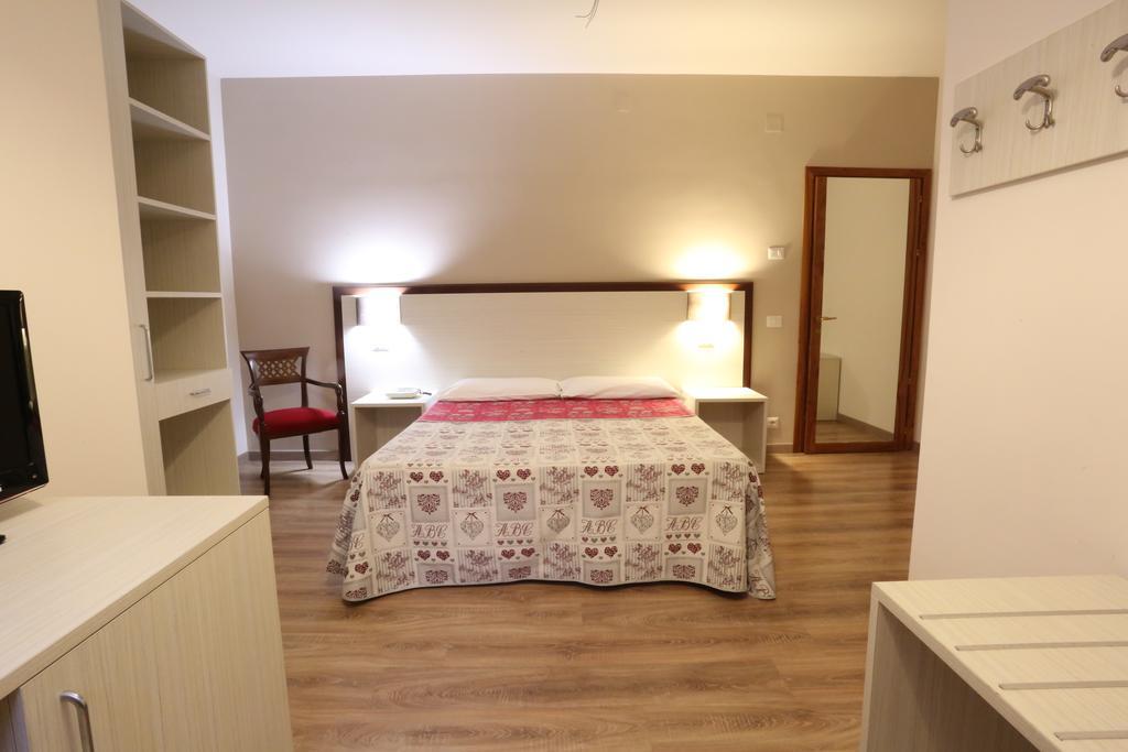 Hotel Europa Foggia Kültér fotó