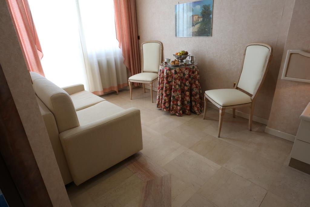 Hotel Europa Foggia Kültér fotó