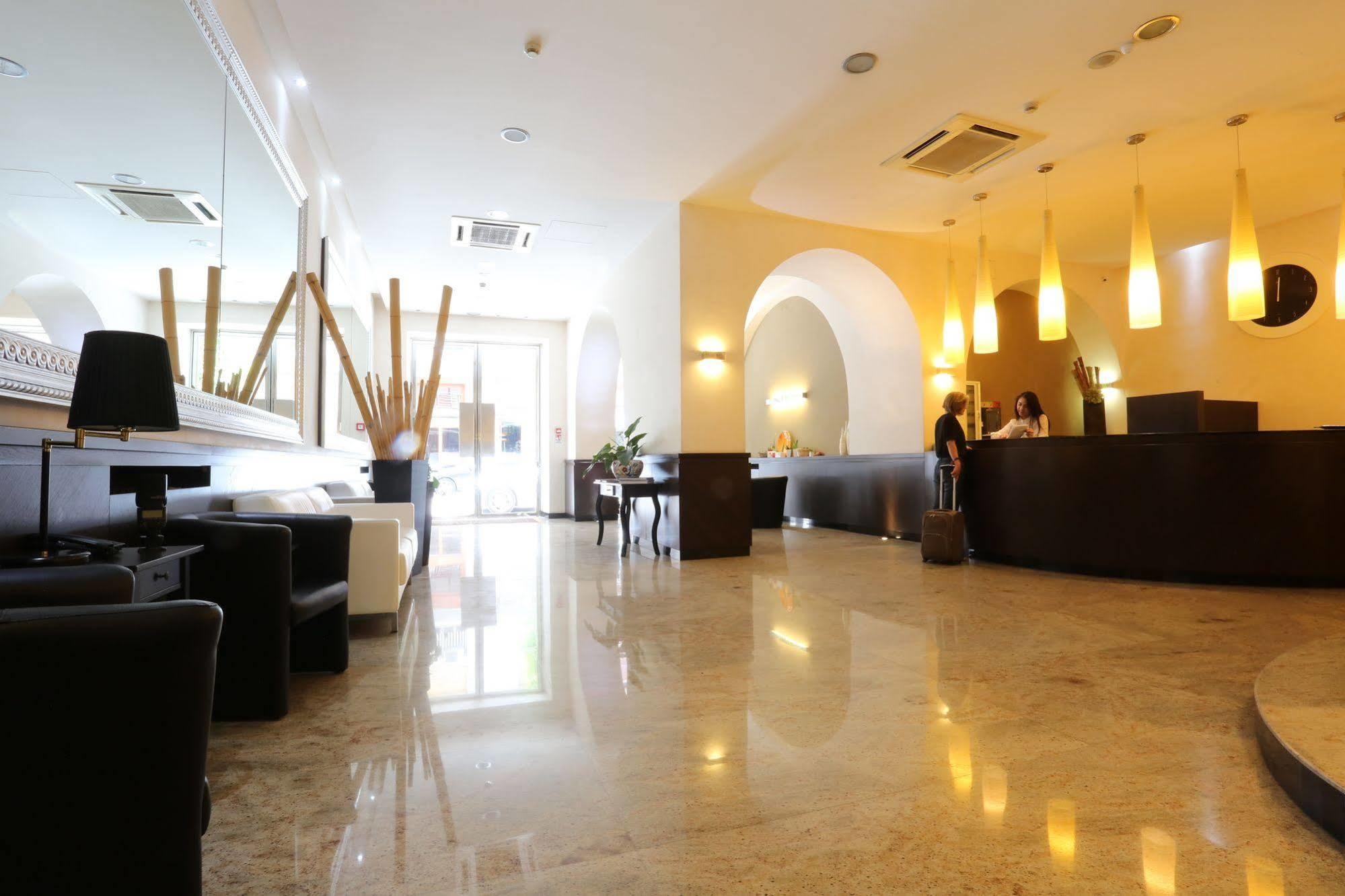 Hotel Europa Foggia Kültér fotó