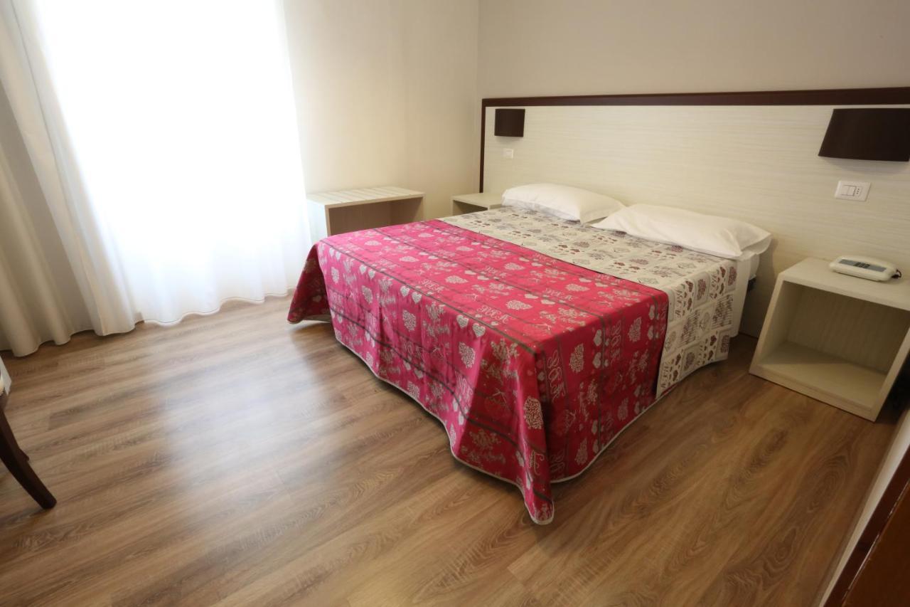 Hotel Europa Foggia Kültér fotó