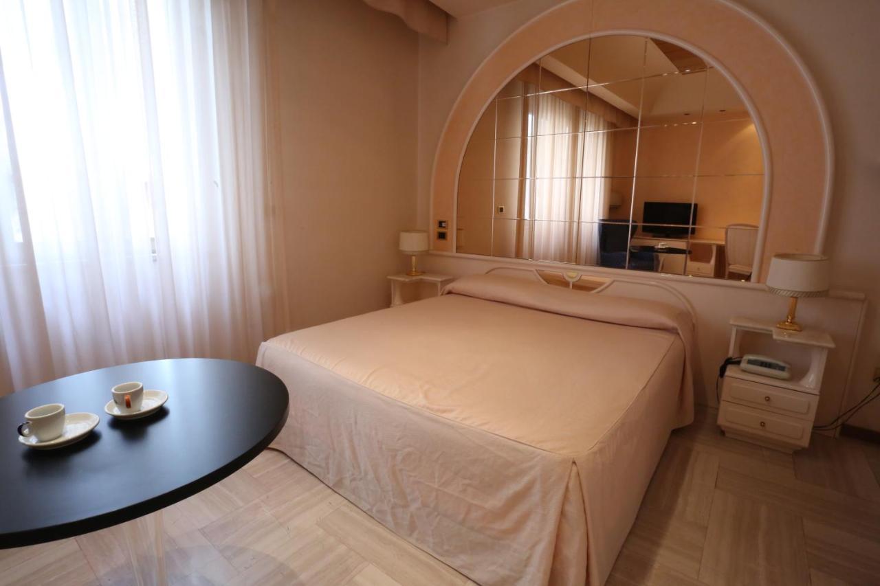Hotel Europa Foggia Kültér fotó